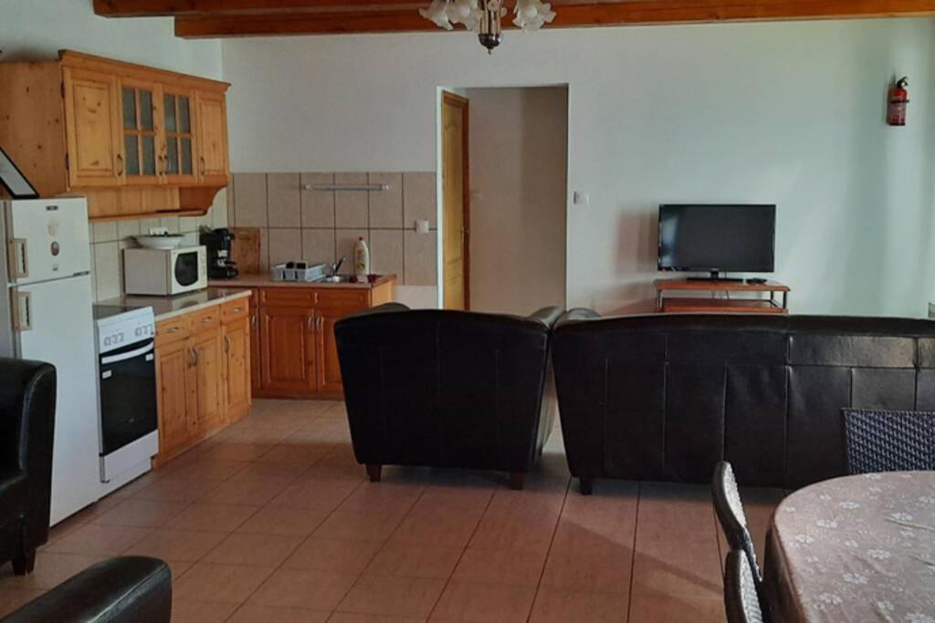 Andrea Nyaralohaz Villa Kovagoors Buitenkant foto