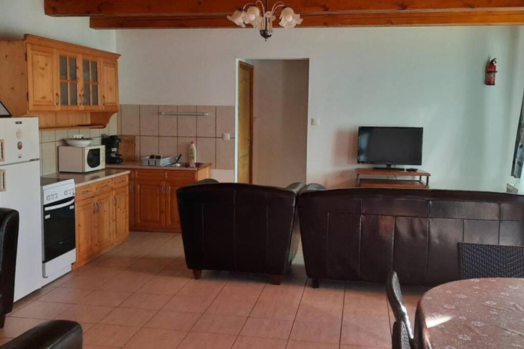 Andrea Nyaralohaz Villa Kovagoors Buitenkant foto