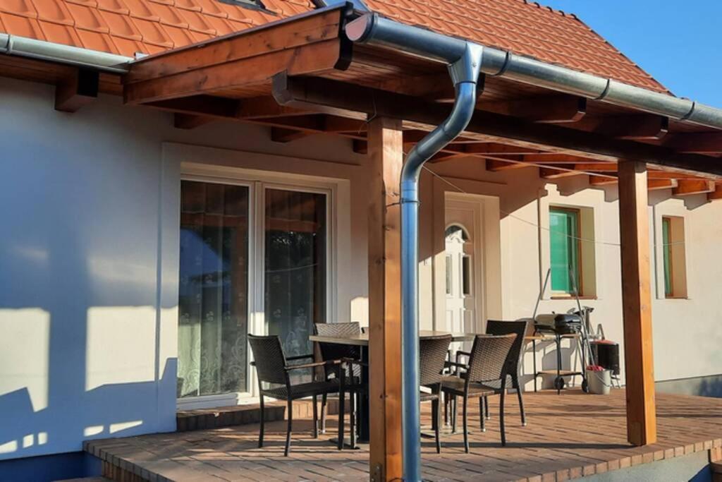 Andrea Nyaralohaz Villa Kovagoors Buitenkant foto
